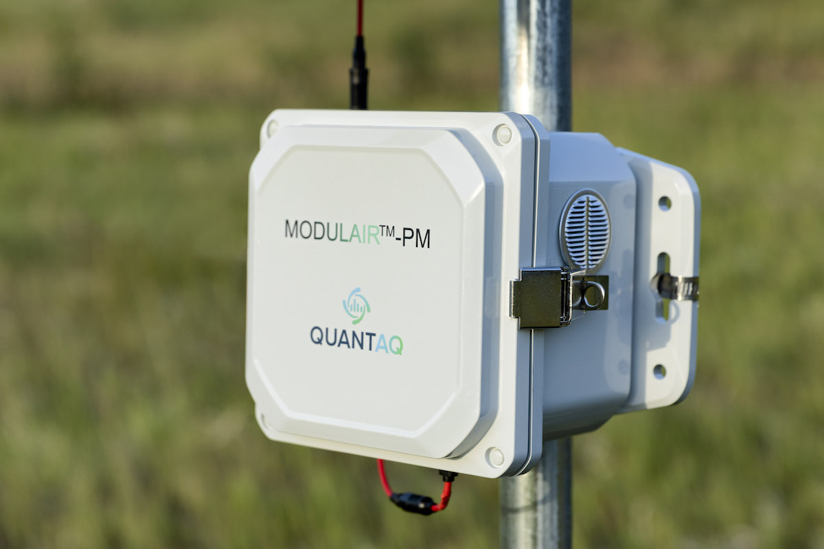 MODULAIR-PM device mounted on a pole in front of a field